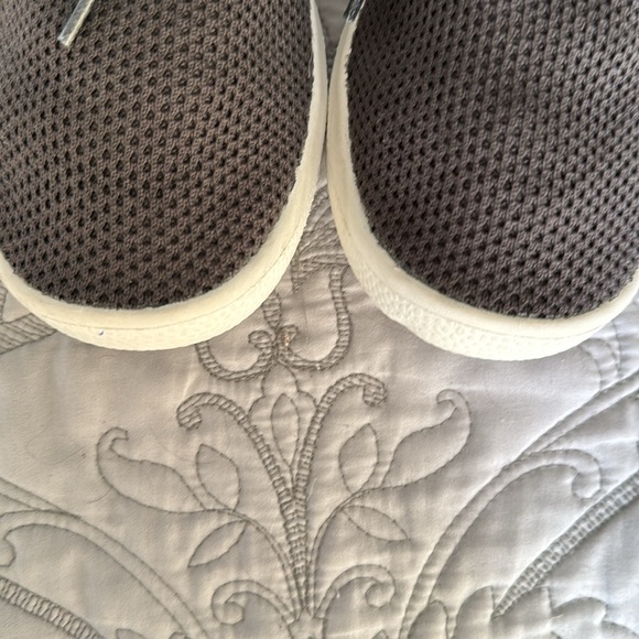 Allbirds Low Top Sneakers - Picture 6 of 9